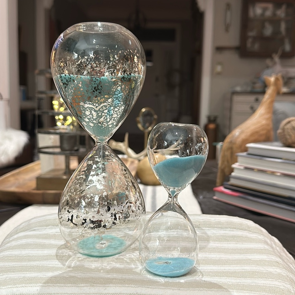 Pier 1 Imports Vintage Hourglass Set w/Aqua Sand & Silver Tone Accents, Like New - Picture 3 of 16